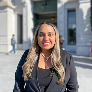 Meet your Posher, Adaya